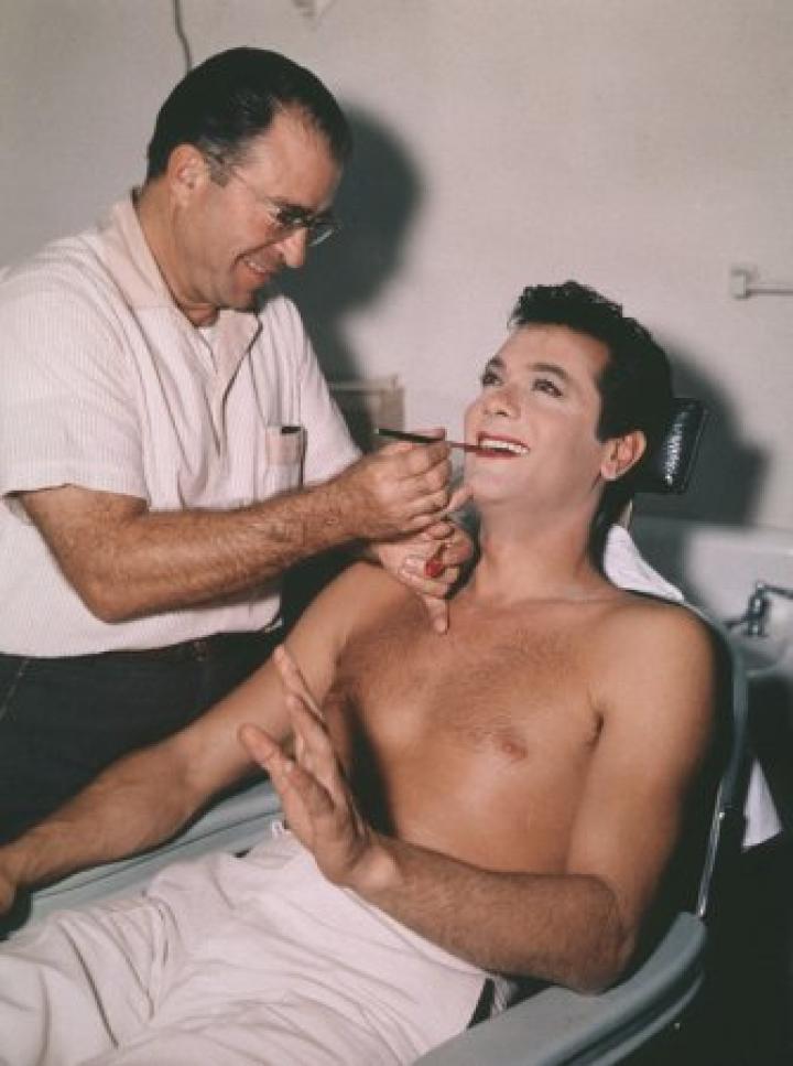 Tony Curtis, Make-Up man Emile LaVigne Some Like It Hot (1959) 0053291