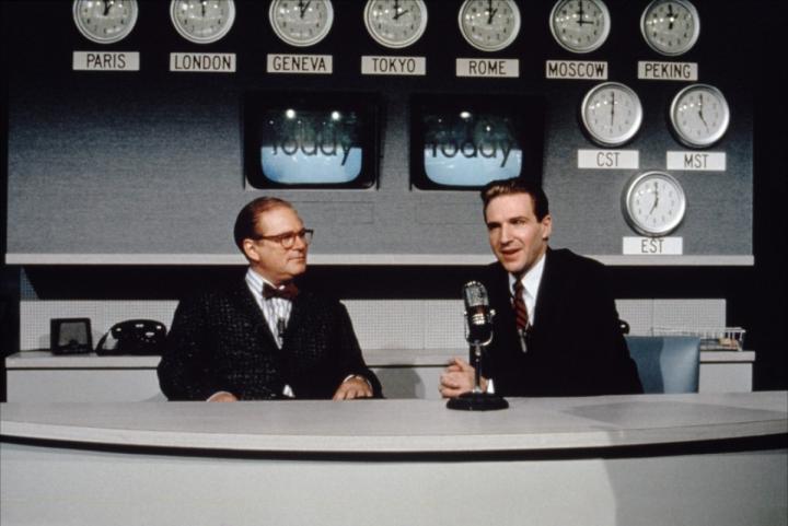 Ralph Fiennes and Barry Levinson in Quiz Show (1994)