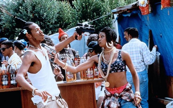 Marlon Wayans and Queline Young in Don't Be a Menace to South Central While Drinking Your Juice in the Hood (1996)