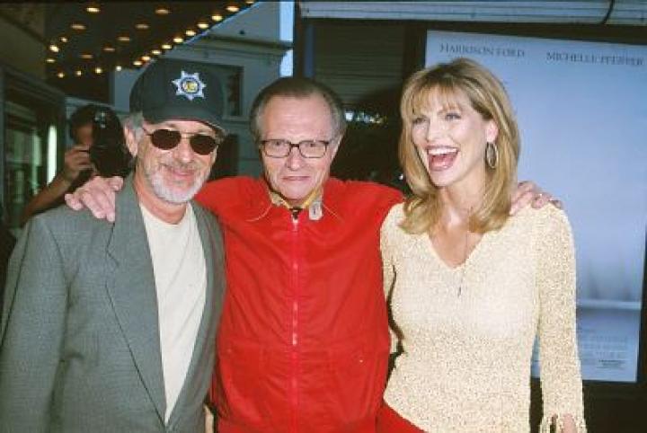 Steven Spielberg and Larry King at an event for What Lies Beneath (2000)