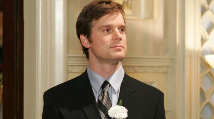 Peter Krause in Six Feet Under (2001)