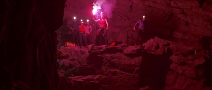 Natalie Mendoza, Shauna Macdonald, Saskia Mulder, Nora-Jane Noone, and MyAnna Buring in The Descent (2005)