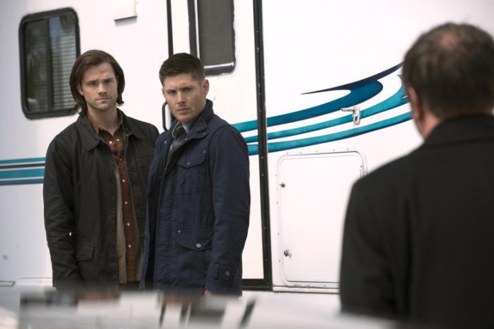 Jensen Ackles, Jared Padalecki, and Mark Sheppard in Supernatural (2005)