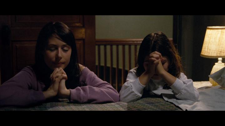 Amanda Crew and Sophi Knight in The Haunting in Connecticut (2009)