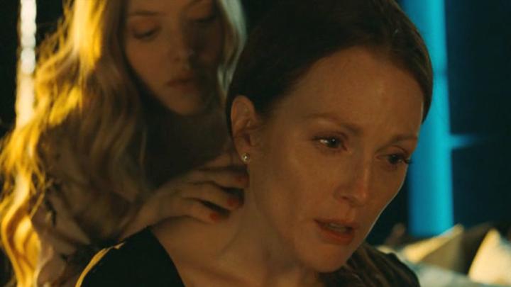 Julianne Moore and Amanda Seyfried in Chloe (2009)