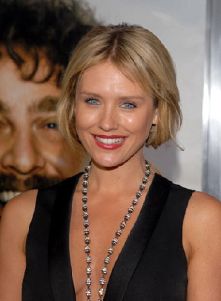 Nicky Whelan at an event for Due Date (2010)