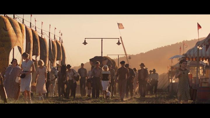 Reese Witherspoon, Tim Guinee, Stephen Kearin, Robert Pattinson, Tai, and Uggie in Water for Elephants (2011)