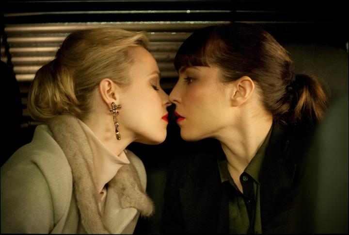 Noomi Rapace and Rachel McAdams in Passion (2012)