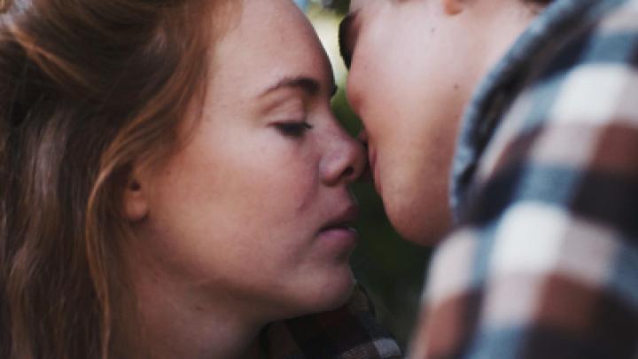 Lisa Teige and Marlon Valdés Langeland in Skam (2015)