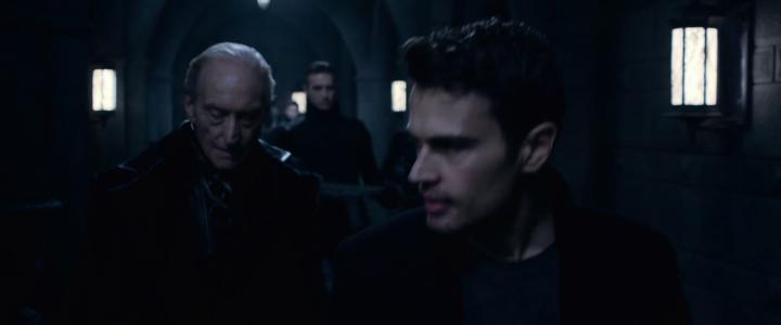 Charles Dance and Theo James in Underworld: Blood Wars (2016)