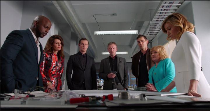 Alimi Ballard, Peter Krause, Lesley Nicol, John Simm, Nia Vardalos, Sonya Walger, and Nick Hounslow in The Catch (2016)