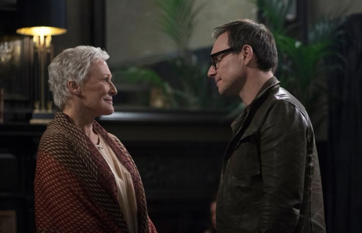 Christian Slater and Glenn Close in The Wife (2017)