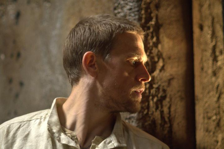 Charlie Hunnam in Papillon (2017)