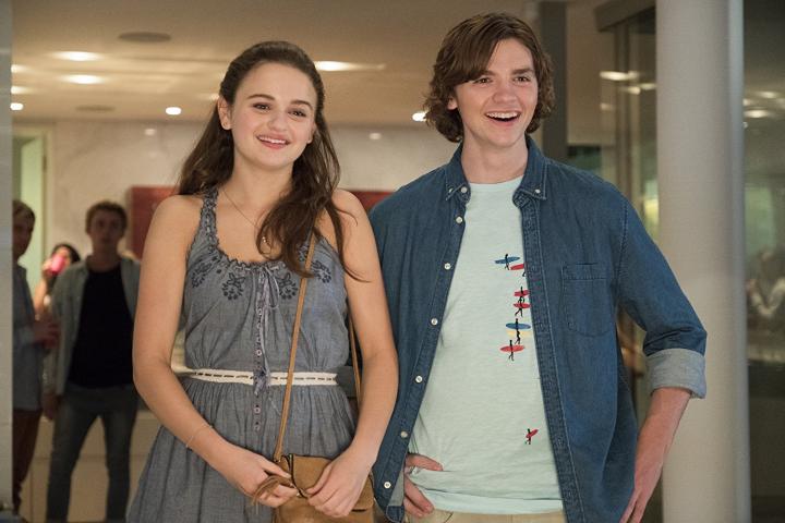 Joey King and Joel Courtney in The Kissing Booth (2018)