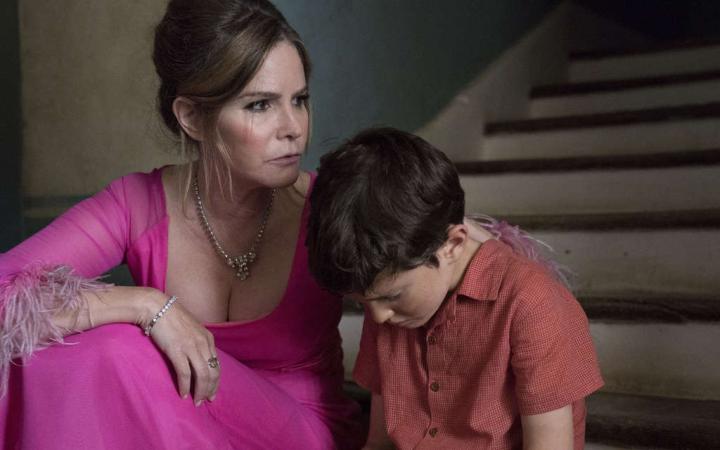 Jennifer Jason Leigh and Sebastian Maltz in Patrick Melrose (2018)