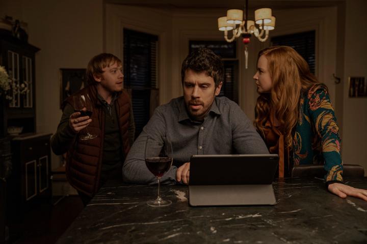 Lauren Ambrose, Rupert Grint, and Toby Kebbell in Pizza (2021)