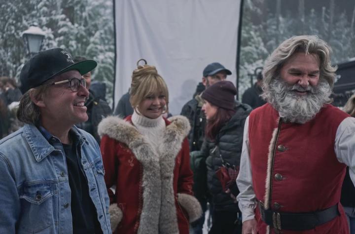 Goldie Hawn, Kurt Russell, and Chris Columbus in The Christmas Chronicles: Part Two (2020)