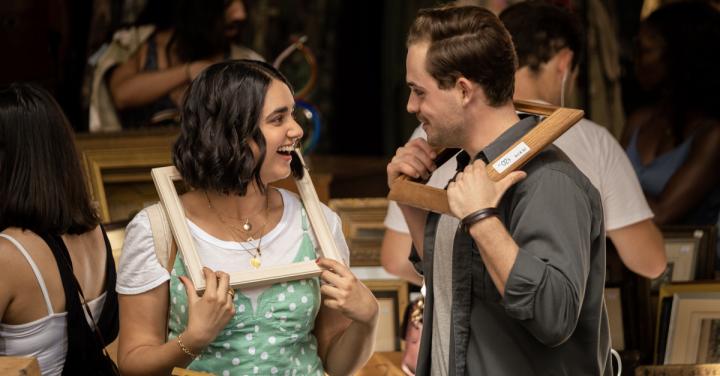 Dacre Montgomery and Geraldine Viswanathan in The Broken Hearts Gallery (2020)