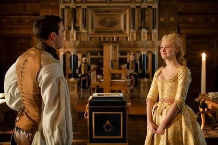 Nicholas Hoult and Elle Fanning in The Great (2020)