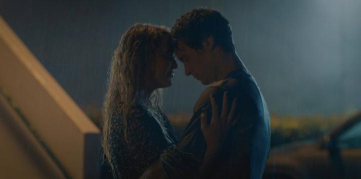 Kathryn Newton and Kyle Allen in The Map of Tiny Perfect Things (2021)