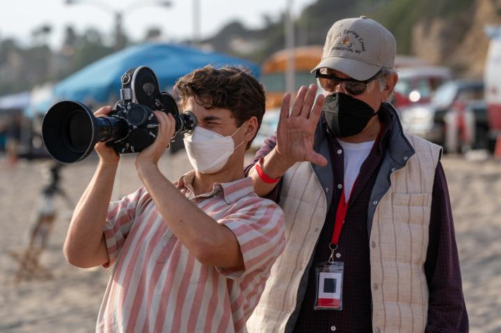 Steven Spielberg and Gabriel LaBelle in The Fabelmans (2022)