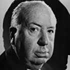 Alfred Hitchcock به عنوان Self - Prologue Narrator