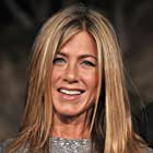 Jennifer Aniston به عنوان Dr. Julia Harris, D.D.S.