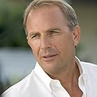 Kevin Costner به عنوان Hayes Ellison