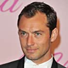 Jude Law به عنوان Alan Krumwiede