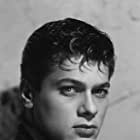 Tony Curtis به عنوان Joe