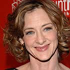 Joan Cusack به عنوان Debbie Jellinsky