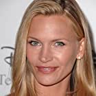 Natasha Henstridge به عنوان Bernice