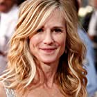 Holly Hunter به عنوان Melanie Freeland