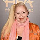 Sally Kirkland به عنوان Madame Foreman