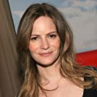 Jennifer Jason Leigh به عنوان Elsa Gardner