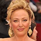 Virginia Madsen به عنوان Dr. Peters