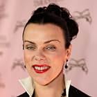 Debi Mazar به عنوان The Kimono