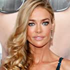 Denise Richards به عنوان Sarah