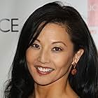 Tamlyn Tomita به عنوان Caroline