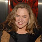 Kathleen Turner به عنوان Mrs. Lisbon