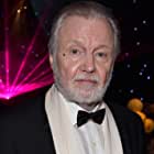 Jon Voight به عنوان Leo F. Drummond