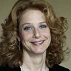 Debra Winger به عنوان Ruth Corman