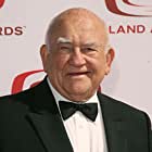 Edward Asner به عنوان Abe Rifkin