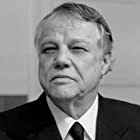 Joe Don Baker به عنوان Wade