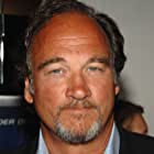 Jim Belushi به عنوان Benny