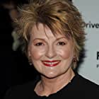 Brenda Blethyn به عنوان Mrs. Bennet