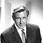 Lloyd Bridges به عنوان Deputy Marshal Harvey Pell