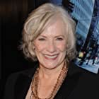 Betty Buckley به عنوان Dr. Karen Fletcher