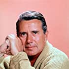 John Forsythe به عنوان Judge Henry T. Fleming