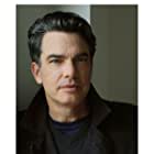 Peter Gallagher به عنوان Len, the agent